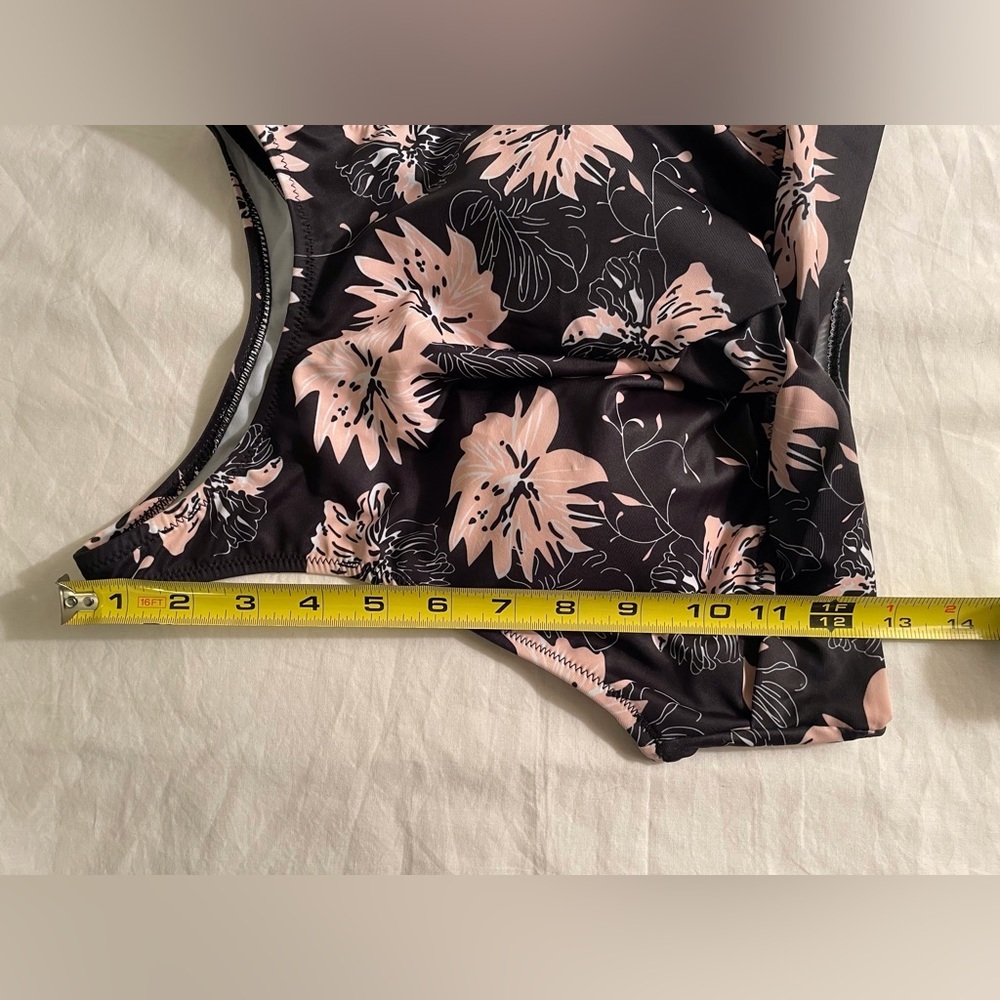 Blooming Jelly 2 Piece Swimsuit Size M Black and Pink - Picture 14 of 14